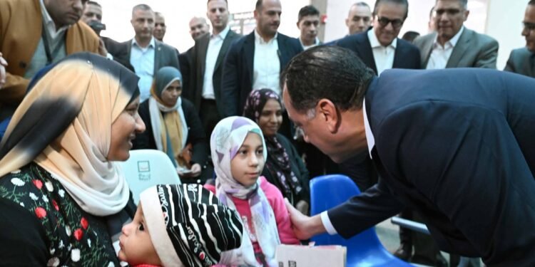 سيدة تروي لرئيس الوزراء تجربتها بمركز طب الأسرة: الخدمة ممتازة والأطباء متعاونون