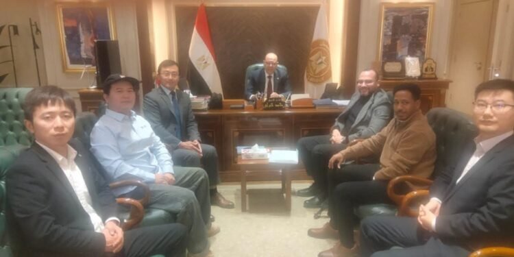 وزير العمل: نعمل على تسهيل الإجراءات للمستثمرين لاستخراج تصاريح عمل الأجانب