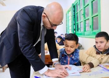 وزير التعليم يلتقي الطلاب ويتابع تطبيق البرامج الحديثة في مدارس بني سويف