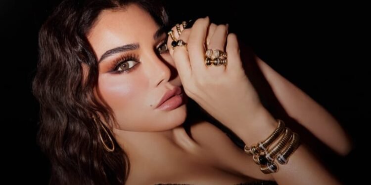 هيفاء وهبي تُطلق فيديو كليب “Super Woman” وتواصل نجاحات “ميجا هيفا”