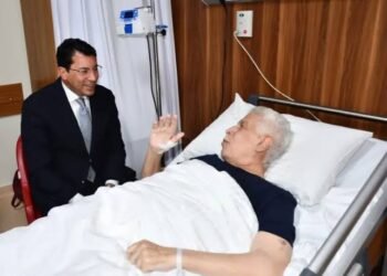 أشرف صبحي يوجه اللجنة الطبية لمتابعة الحالة الصحية للكابتن حسن شحاتة