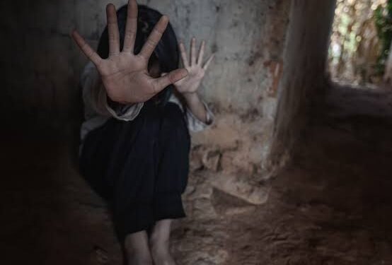 القبض على 4 طلاب هتكوا عرض زميلهم داخل مدرسة بأكتوبر