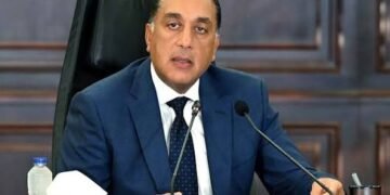 رئيس الوزراء: استقرار الأسواق البترولية وحماية المستهلك من أولوياتنا