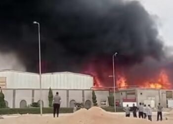 السيطرة على حريق هائل في مصنع فرم ورق بمدينة السادات