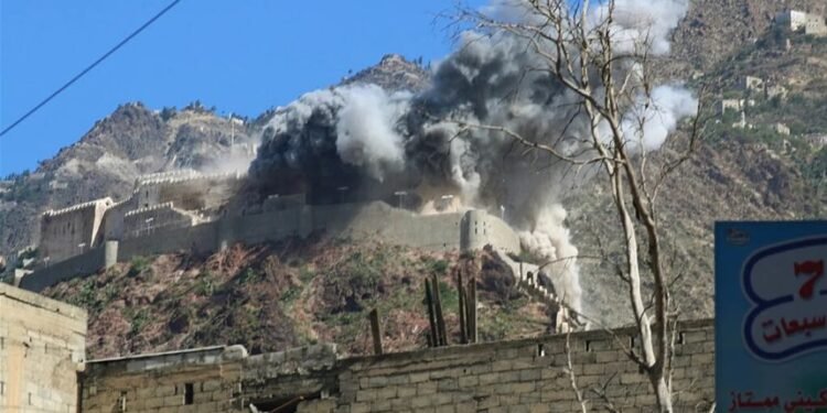 التحالف العربي يشن ضربات جوية على معسكر الخشعة بحضرموت