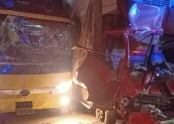 إصابة 14 عاملًا في حادث تصادم أتوبيس نقل عمال وسيارة نقل ثقيل بطريق سفاجا