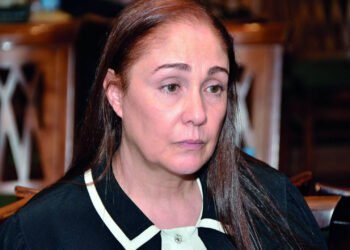 رحل عن عالمنا منذ قليل عماد محمد السيد عزام، شقيق الفنانة شيرين، ومن المقرر تشييع الجثمان غدًا الأحد بعد صلاة الظهر بمسجد السيدة نفيسة. وفاة شقيق الفنانة شيرين.. وتشييع الجثمان غدًا بمسجد السيدة نفيسة