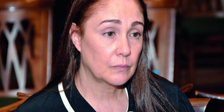 رحل عن عالمنا منذ قليل عماد محمد السيد عزام، شقيق الفنانة شيرين، ومن المقرر تشييع الجثمان غدًا الأحد بعد صلاة الظهر بمسجد السيدة نفيسة. وفاة شقيق الفنانة شيرين.. وتشييع الجثمان غدًا بمسجد السيدة نفيسة