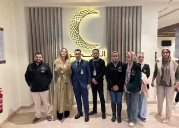 أنجيلينا جولى تزور مستشفى المحور للاطمئنان على مصابى غزة