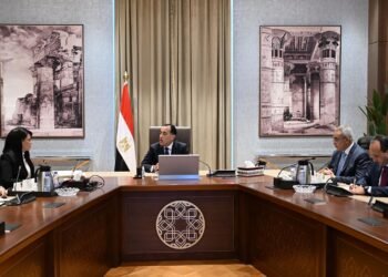 رئيس الوزراء يلتقي وزيرة التخطيط لمتابعة البرنامج التنفيذي للسردية الوطنية للتنمية الشاملة