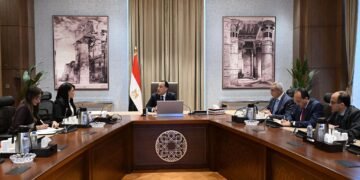 رئيس الوزراء يلتقي وزيرة التخطيط لمتابعة البرنامج التنفيذي للسردية الوطنية للتنمية الشاملة