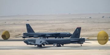 تحركات عسكرية أمريكية محتملة بعد إجلاء قاعدة العديد الجوية في قطر