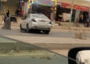 ماقدرش يسيطر على العربية.. صغير يدهس سيدتين أمام كمبوند سكن مصر بأكتوبر