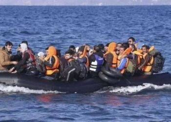 قبطان مصري يروي معجزة إنقاذ شاب افريقي وسط مأساة فقدان 50 شخصا في البحر الأحمر المتوسط