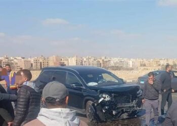 إصابة 3 أشخاص في تصادم 3 سيارات أعلى محور حسب الله الكفراوي بالقاهرة
