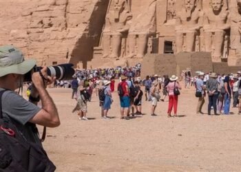 اتصالات النواب: انتهت أي مشكلات خاصة بتوقف هواتف السائحين