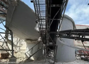 انهيار جزئي بمصنع زجاج جنوبي إسرائيل يتسبب في تسرب مواد خطرة