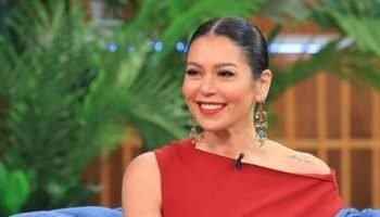 نفي قاطع من إدارة حساب لقاء الخميسي حول الفيديوهات المتداولة