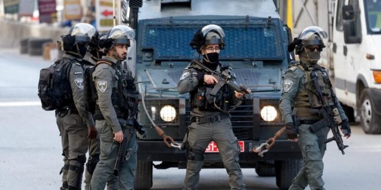 إخلاء المدارس ورياض الأطفال في بلدة كفر عقب مع اقتحام إسرائيلي واسع