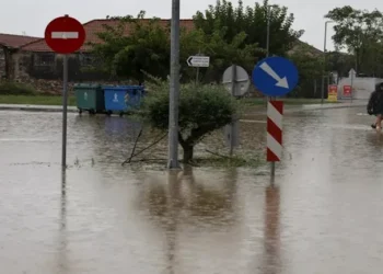 إغلاق مدارس وحالة تأهب.. ثلوج وأمطار غزيرة تضرب اليونان