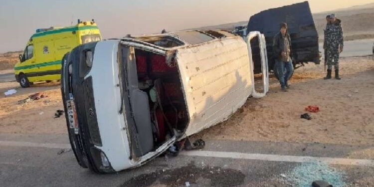 إصابة 9 أشخاص في انقلاب ميكروباص بمدينة الشروق