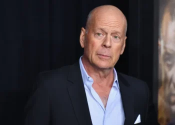 بروس ويليس لا يدرك مرضه.. زوجته تكشف التفاصيل الصادمة