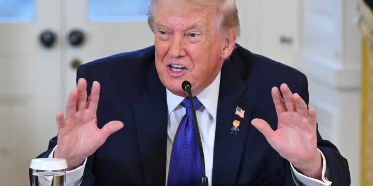 ترامب: نبحث خيارات قوية ضد إيران بينها الخيار العسكري