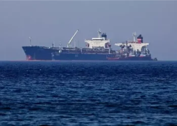 الخارجية الروسية: موسكو تتابع عن كثب تقارير صعود عسكريين أمريكيين على متن سفينة ترفع العلم الروسي