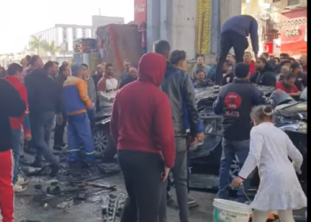 سقوط سيارة ملاكي من أعلى كوبري أكتوبر امتداد رمسيس أمام نادي السكة الحديد