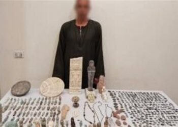 القبض على المتهم بالإتجار في الآثار وبحوزته 526 قطعة من العصور الفرعونية
