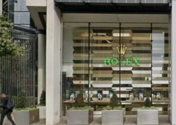 فيديو يرصد لحظة سرقة متجر رولكس للساعات في لندن