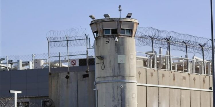 استشهاد الأسير الفلسطيني حمزة عدوان في سجون الاحتلال