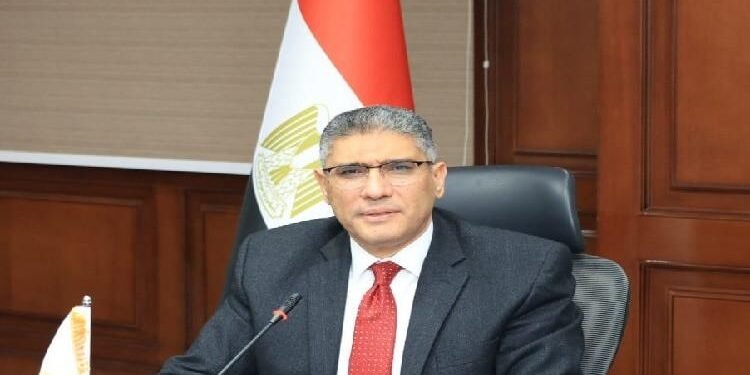 محافظ الجيزة يعلن عقد لقاءات أسبوعية مع النواب لبحث وحل شكاوى المواطنين