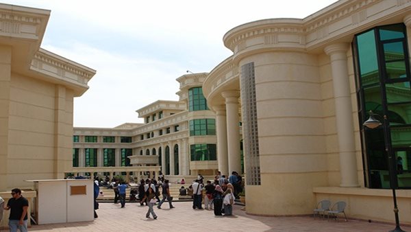 مشاجرة بالأسلحة البيضاء بين طلاب طب بجامعة في 6 أكتوبر تنتهي بمصرع أحدهم وإصابة 12 آخرين