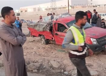 بينهم سوداني.. إصابة 12 شخصًا إثر انقلاب سيارة عمال على صحراوي البحيرة