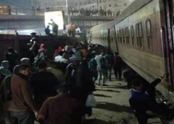 كسر بالساق ونزيف بالمخ.. إصابة شاب صدمه قطار في محطة فرشوط بقنا