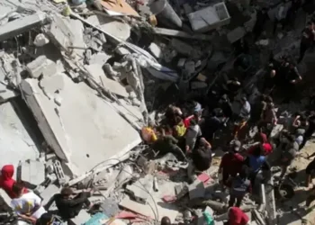 شهـداء ومصابون جراء قـصف إسرائيلي استهدف سيارة وسط قطاع غزة