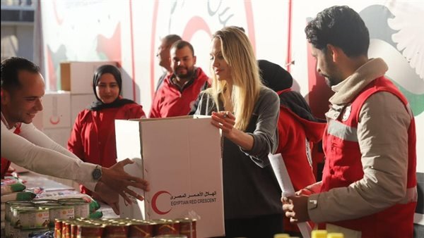 أنجلينا جولي تشيد بجهود مصر في إدخال المساعدات إلى غزة