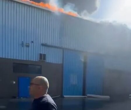 حريق ضخم في مصنع للبلاستيك بالسادس من أكتوبر واستنفار الحماية المدنية