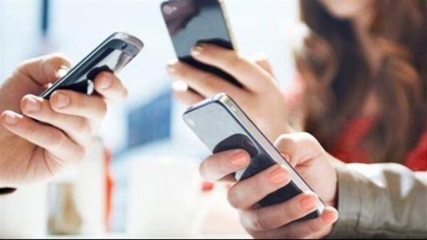 إعفاء هواتف المصريين المقيمين بالخارج 90 يومًا من الرسوم والإجراءات