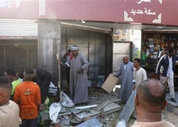 محافظ أسوان يكلف نائبه بقيادة حملة لإزالة الأكشاك العشوائية بمنطقة السيل