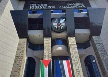 نقابة الصحفيين تشطب عبد الرحيم علي وتحمّله ورئيسة التحرير مسؤولية سلامة المعتصمين