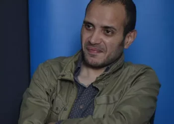 أحمد ثابت يستغيث لعلاج والدته المصابة بورم بالبنكرياس ويتهم مستشفى بالمهندسين بالإهمال