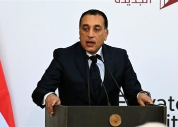 رئيس الوزراء يطمئن على الحالة الصحية لقداسة البابا تواضروس الثاني