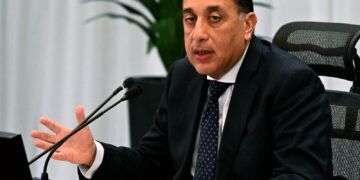 رئيس الوزراء يتفقد أعمال إنشاء ورفع كفاءة عدد من المنشآت الصحية بمحافظتي القاهرة والجيزة