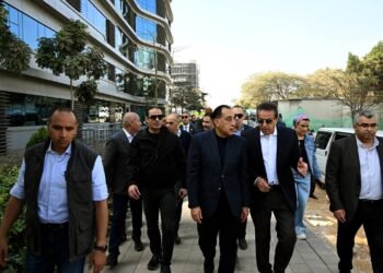 رئيس الوزراء: مشروع تطوير مدينة النيل الطيبة يعد الأكبر في تاريخ وزارة الصحة