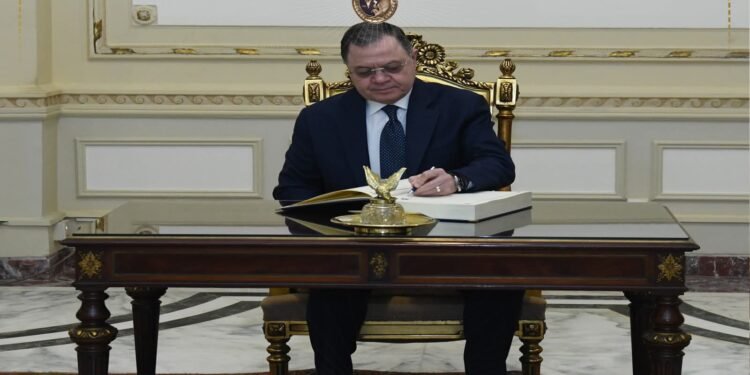 وزير الداخلية: نجدد العهد على صون أمن الوطن في عيد الشرطة