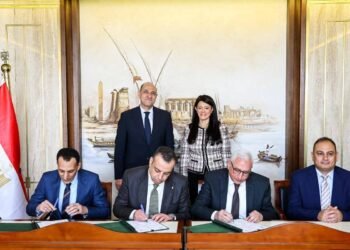 وزيرة التخطيط تتعاون مع الداخلية لتسلم 10 مراكز تكنولوجية متنقلة لاستخراج صحيفة الحالة الجنائية إلكترونيًا لأول مرة