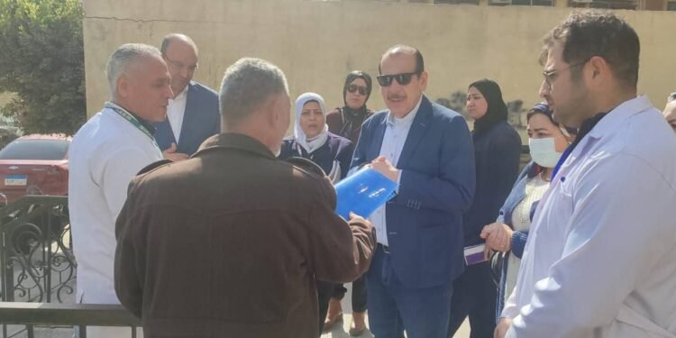 نائب وزير الصحة يتفقد مستشفيات القاهرة.. ويوصي باستبعاد مدير مستشفى حلوان لضعف الإشراف