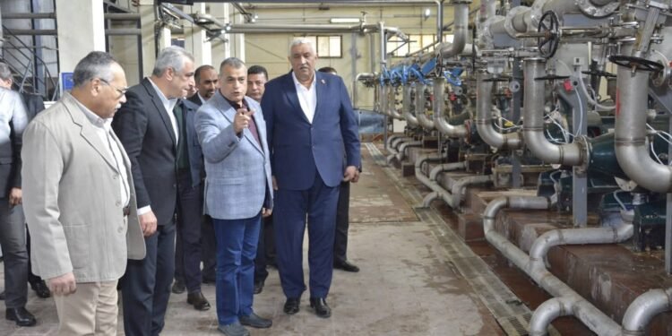 وزير الدولة للإنتاج الحربي يتابع سير العملية الإنتاجية بشركة أبو زعبل للكيماويات المتخصصة (مصنع 18 الحربي)